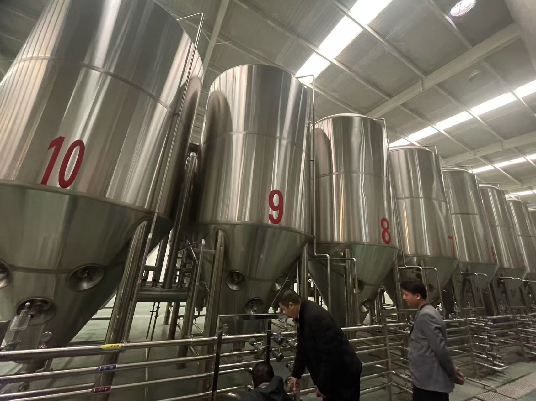 东阳精酿啤酒设备厂—平面布置、设备设计、制造、调试、培训等一条龙服务